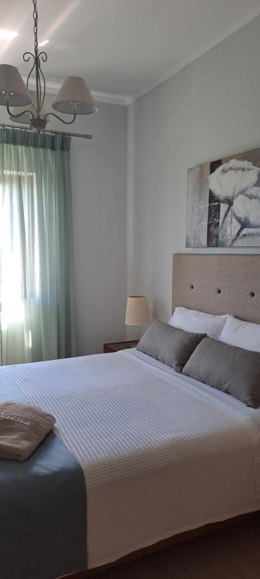 Viena Rooms & Apartments Palaiochora Esterno foto